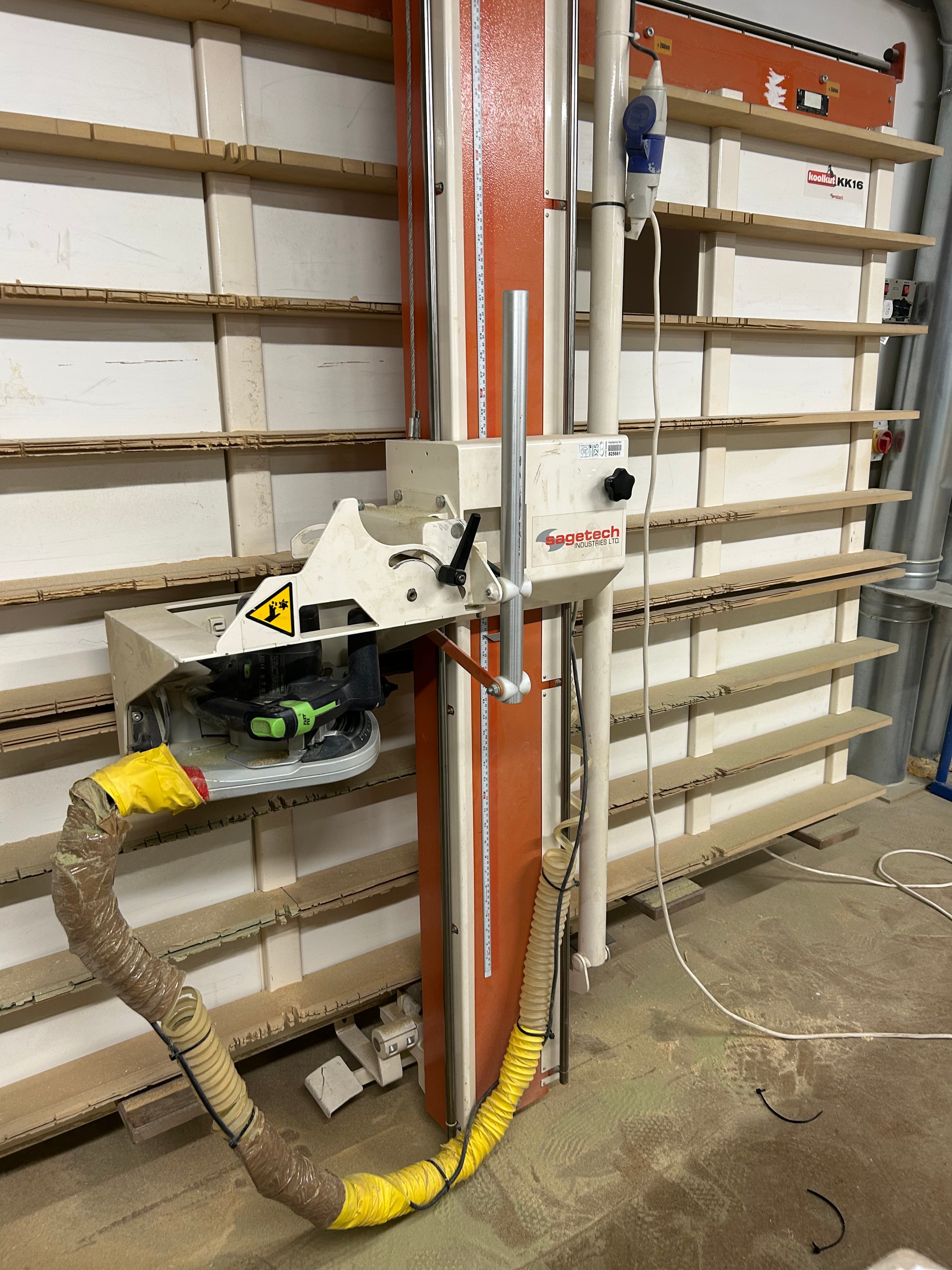 Sagetech KoolKut KK16 Vertical Panel Saw machinery photograph